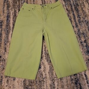 BILL Blass Women's Capris Green Size 8